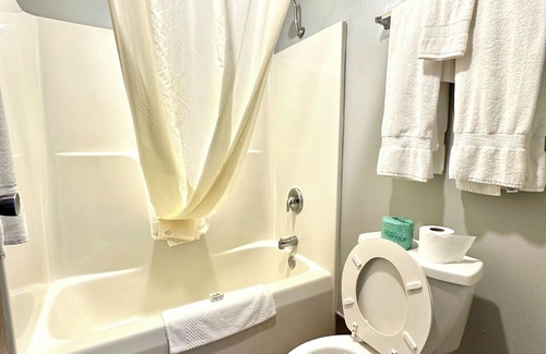 West Baraboo Hotel | AmericInn & Suites By Wyndham Baraboo Event Center
