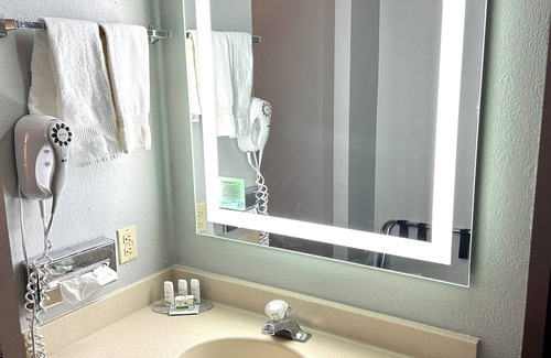 West Baraboo Hotel | AmericInn & Suites By Wyndham Baraboo Event Center