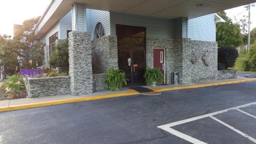 Mountain City Hotel | Americourt Hotel - Mountain City