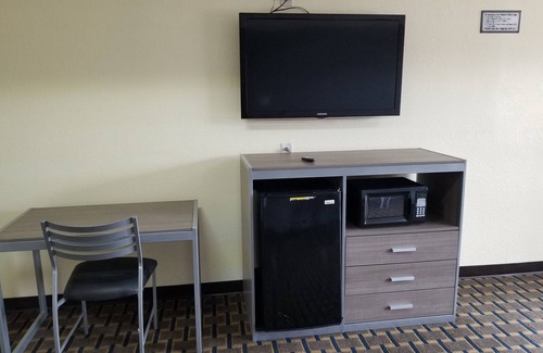 West Orange Hotel | AmeriStay Inn &Suites
