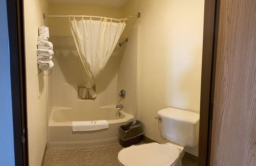 Prentice Hotel | AmeriVu Inn and Suites