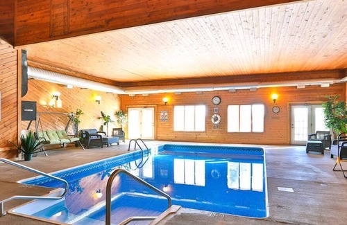 New Richmond House | AmeriVu Inn & Suites / Standard Room, 2 Queen Beds
