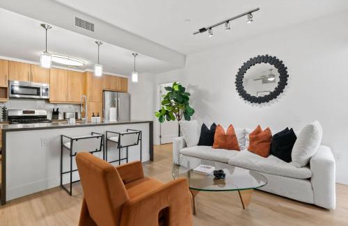 Downtown Apartment | Amethyst Horizon - Stylish peaceful 2BR w zen Garden View Pool Gym