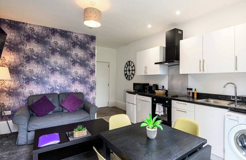 Moseley Apartment | Amethyst Suite Moseley Birmingham STAE-Homes