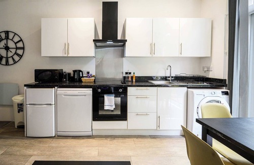 Moseley Apartment | Amethyst Suite Moseley Birmingham STAE-Homes