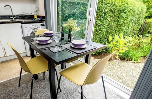 Moseley Apartment | Amethyst Suite Moseley Birmingham STAE-Homes