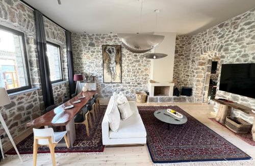 Amfiklia Apartment | Amfikleia Earth houses
