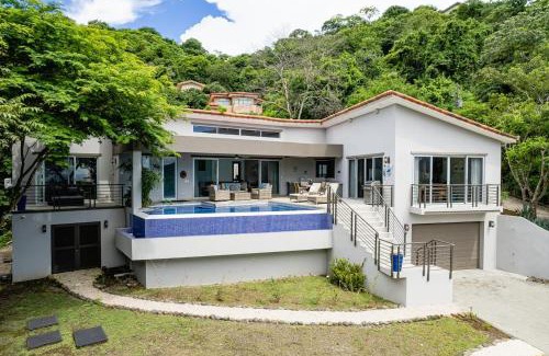 Panama Beach House | Amigos De Tortuga Family Pool Villa Playa Hermos