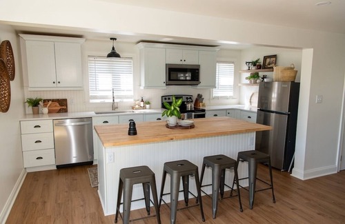 Witmer Cottage | Amish Cottage, Hot Tub, on Mill Creek