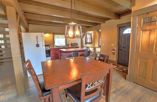 Millersburg Cottage | Amish Country Getaway With Seasonal Pool/Hot Tub