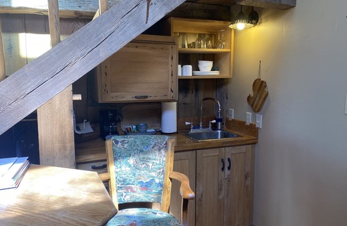 Fredericksburg Cabin | Amish Sunset Cabin at Wolf Creek Guest Ranch