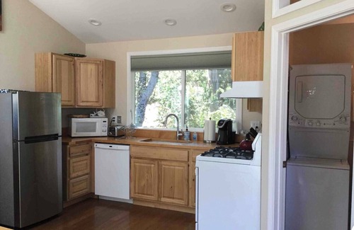 Santa Rosa House | ~AMITABHA~ Wine Country Cottage! Perfectly Located in Santa Rosa