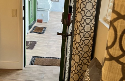 Palm Desert Cottage | AModern clean Classy Casita with pool and heated spa