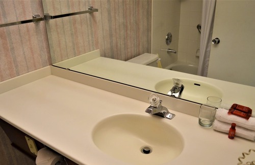 South Richland Apartment | Amon Park Studios - The Apartment with whirlpool