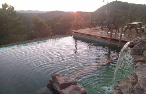 Cabeza la Vaca House | Among oaks, holm oaks, fig trees and cork oaks .