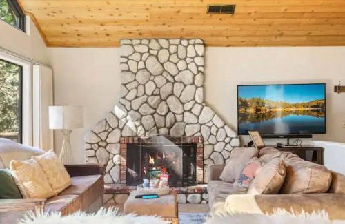 Arrowhead Villas House | Among the Pines, BBQ & 2 Patios, Incredible View