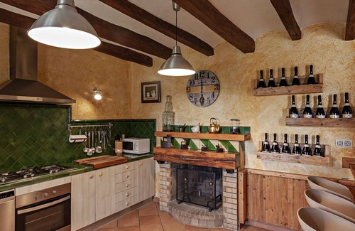 San Martin Sarroca Cottage | Among vineyards, near Barcelona, private swimming pool, barbecue, garden