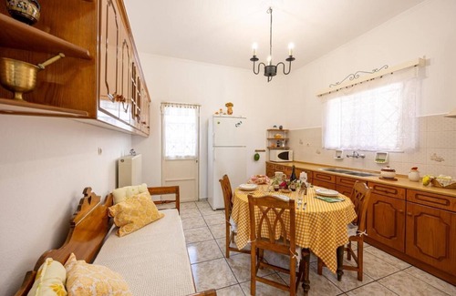 Pyrgos House | Amoni House Santorini, Authentic Village Stay in the Heart of Pyrgos!
