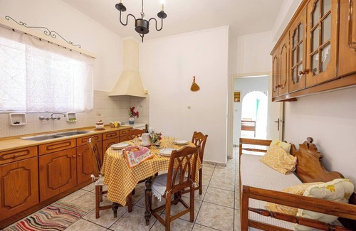 Pyrgos House | Amoni House Santorini, Authentic Village Stay in the Heart of Pyrgos!