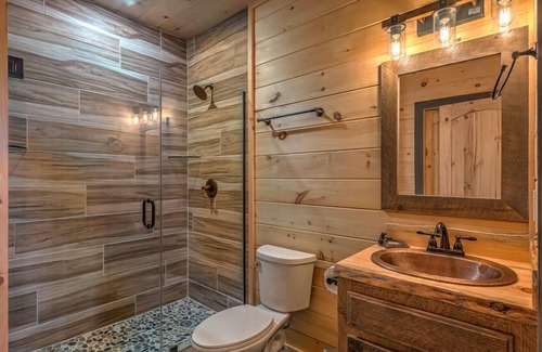 Cherry Log Cabin | Amore on the Ridge - Mountain View | Hot Tub | Pool Table | Fire Pit | Outdoor Fireplace