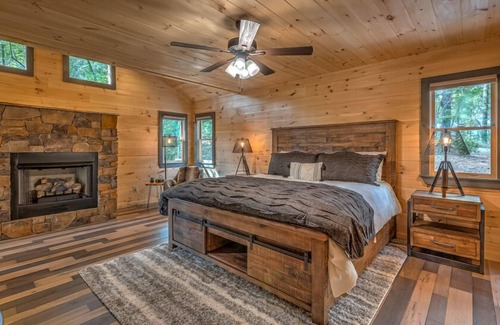 Cherry Log Cabin | Amore on the Ridge - Mountain View | Hot Tub | Pool Table | Fire Pit | Outdoor Fireplace