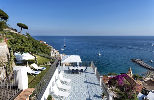 Amalfi Villa | AMORE RENTALS - Palazzo della Storia with Sea View, Jacuzzi, Terraces, Breakfast and Air Conditioning