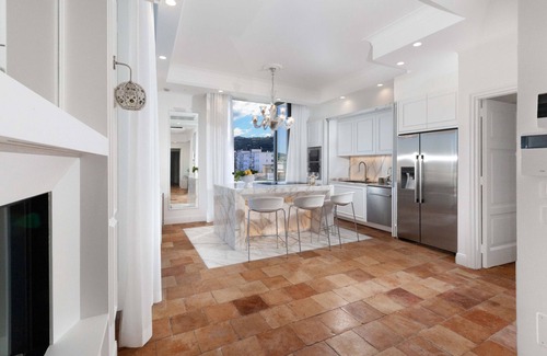 Sorrento City Centre Ski Chalet | AMORE RENTALS - The Square, Luxury Penthouse with Sea View and Jacuzzi in Piazza Tasso