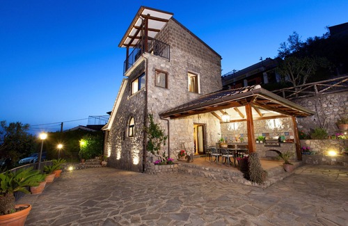 Sant'Agata sui Due Golfi Villa | AMORE RENTALS - Villa Ambra with Jacuzzi, Garden and Sea View