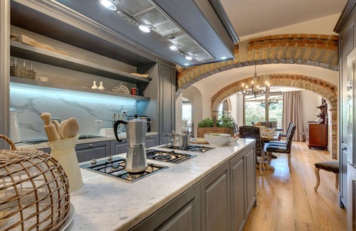 Panzano in Chianti Villa | AMORE RENTALS - Villa Mia with Private Pool, Garden, Terraces and Parking
