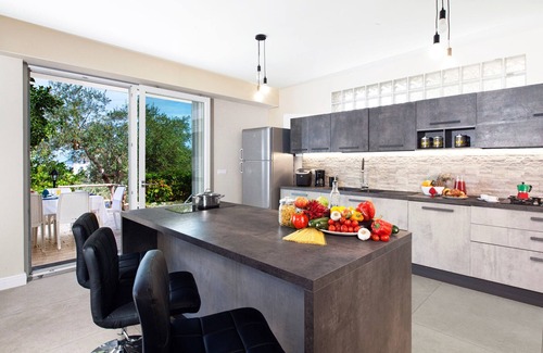 Priora Villa | AMORE RENTALS - Villa Tittina with Sea View and Parking