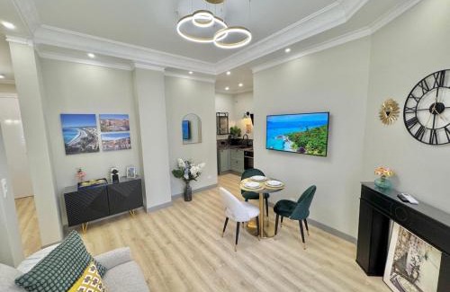 Carre d'Or Apartment | Amour-35