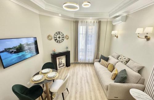 Carre d'Or Apartment | Amour-35
