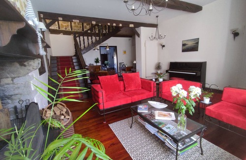 Oloron-Sainte-Marie Bed & Breakfast | Amphitryon