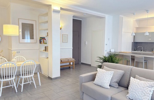 Zona LIII Tomba di Nerone Apartment | Ampio Appartamento a Roma Fino a 5 Persone, a 9 km dal Centro
