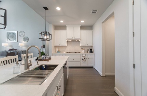 Tomball House | Ample 4BD + Media Room + Home Office in Woodlands