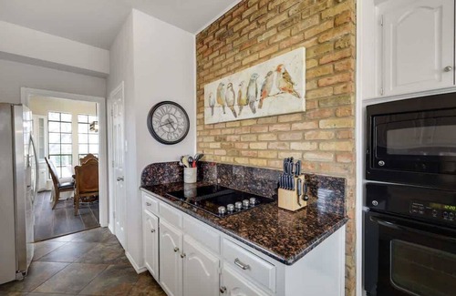 Grand Prairie House | Ample Home next to DFW, AT&T, w/hottub and game r.