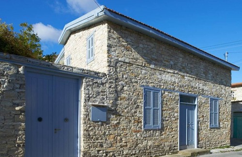 Pano Lefkara House | AMPLE PLACES, Polytimo House and Monadiko Housenat Pano Lefkara Village