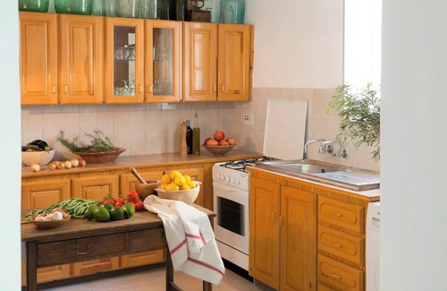 Pano Lefkara House | AMPLE PLACES Polytimo HousenTraditional house in the center of Lefkara village