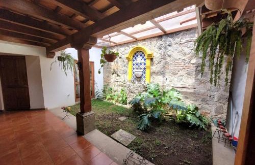 Antigua Guatemala House | Amplia casa Antigua Guatemala con pérgola y jardín