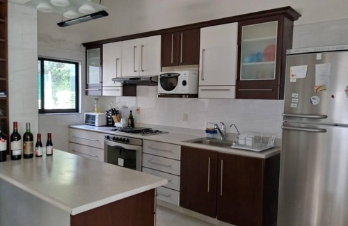 Lomas de Cocoyoc House | Amplia casa con alberca. Ideal para vacaciones con toda la familia.