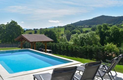 Puente Viesgo House | Amplia casa con piscina y zona de juegos