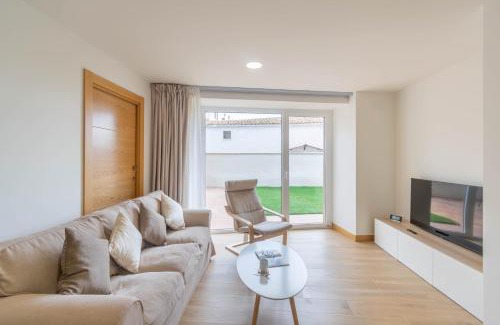 Biurrun-Olcoz House | Amplia casa rural con barbacoa y jardín en Navarra