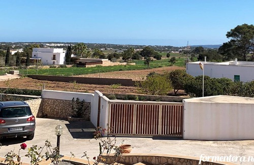 Es Cap de Barbaria House | Amplia y Confortable Casa a muy Pocos Metros del Centro de San Francesc