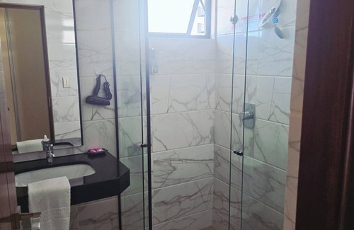 Santa Cruz Apartment | Amplio apartamento de 4 habitaciones con WiFi y AC en la encantadora Santa Cruz