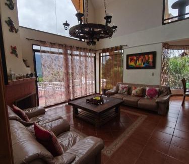 Calima Villa | Amplio Chalet en el Lago Calima