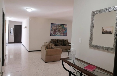Downtown Queretaro Apartment | Amplio departamento, seguridad, ubicación P.B.