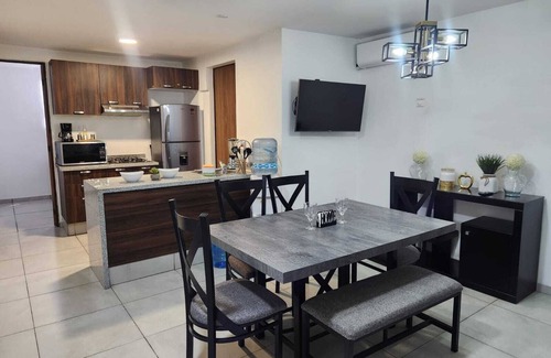 San Juan de Dios Apartment | Amplio depa con alberca, gym, terraza y seguridad.