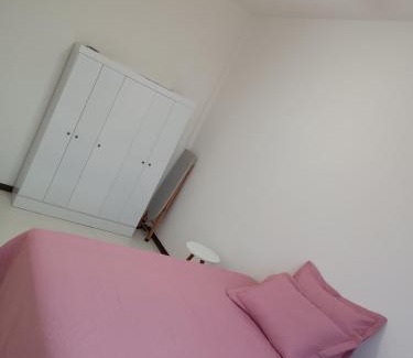 Dois de Julho Apartment | Amplo 2 quartos, vista mar.