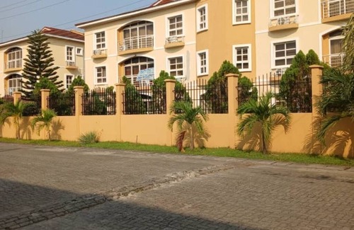 Ogombo House | AmPm Affordable Comfort, giving you the real feelings of home away from home .