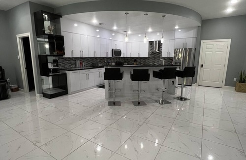 Humble House | AMPM mini-mansion - near IAH Airport